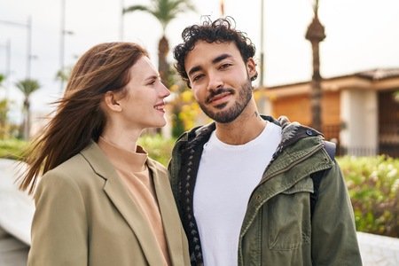 DateSugarMummy.com couple dating outdoors
